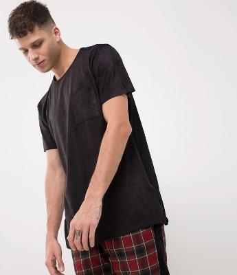 Camiseta Com Bolso em Suede
