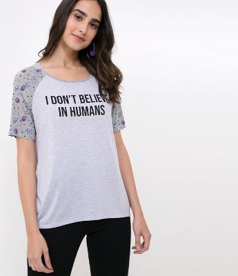 Blusa com Ícones de Repetição Estrelas