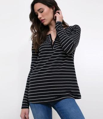 Blusa Listrada com Botão Frontal