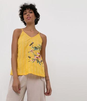 Blusa com Bordado Floral