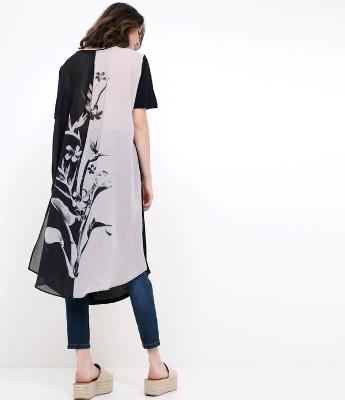 Blusa Alongada com Estampa nas Costas