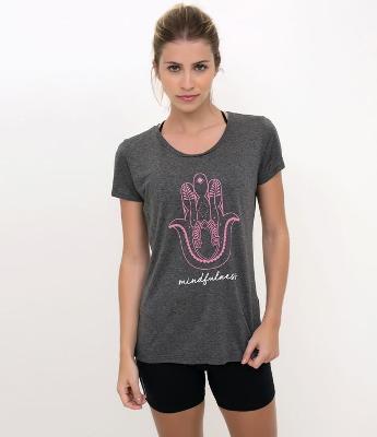 Camiseta Esportiva com Estampa Hamsá