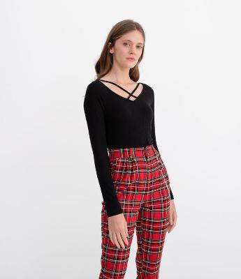 Blusa com Detalhe Cruzado na Frente