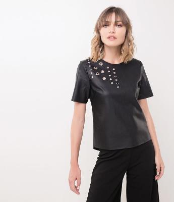 Blusa em Material Sintético com Ilhós