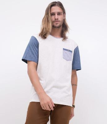 Camiseta com Bolso