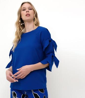 Blusa em Crepe com Ilhós e Laços 