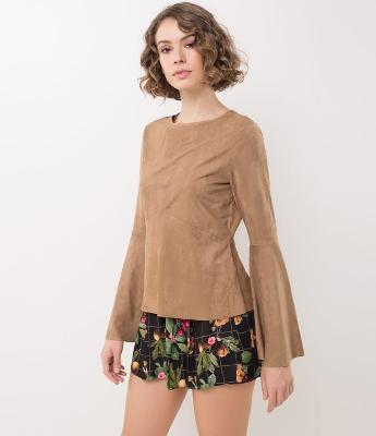 Blusa com Manga Sino em Suede 