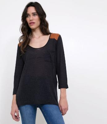 Blusa em Linho com Detalhe no Bolso