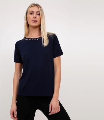 T-shirt com Aplicação de Cristais 