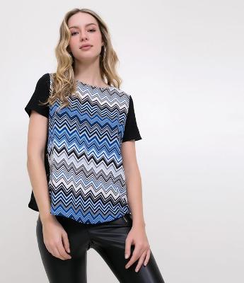 Blusa em Crepe com Estampa Frontal