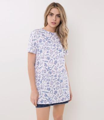Blusa Alongada com Ícones de Repetição