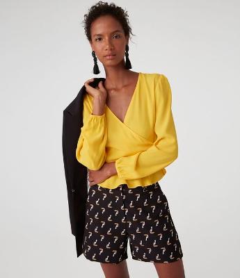 Blusa Transpassada com Barra Godê 