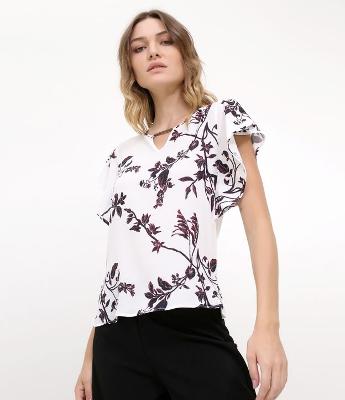 Blusa Floral com Detalhe de Canutilho no Decote