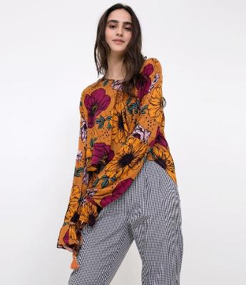 Blusa Floral com Amarração nas Mangas 