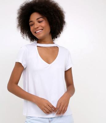 Blusa com Gola Choker