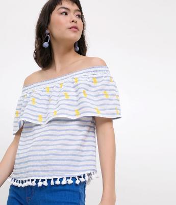 Blusa Ombro a Ombro com Bordado Abacaxis