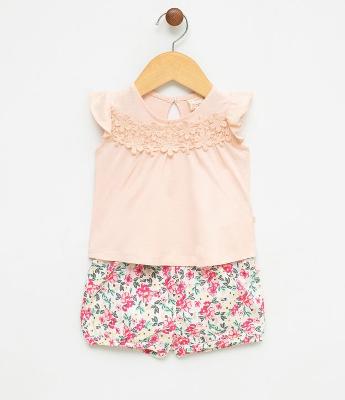 Conjunto Infantil Blusa com Guipire e Short Floral - Tam 0 a 18 meses